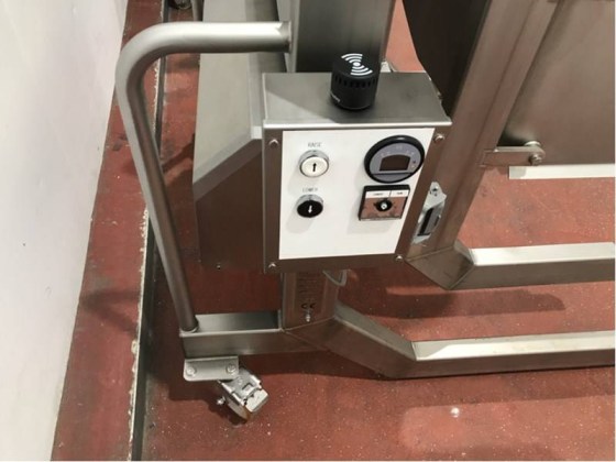2015 Tote bin lifter tipper Pic 04